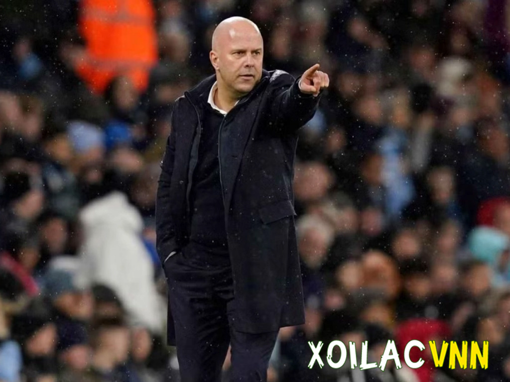 arne-slot-chi-dao-ngoai-duong-bien