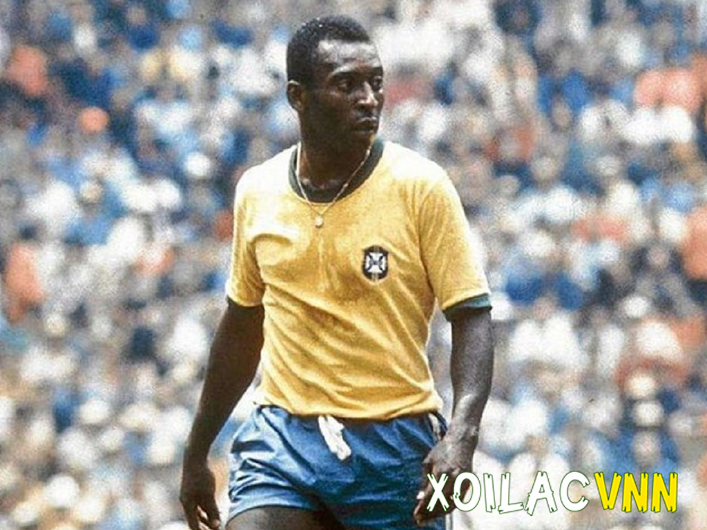 pele-trong-mau-ao-doi-tuyen-brazil