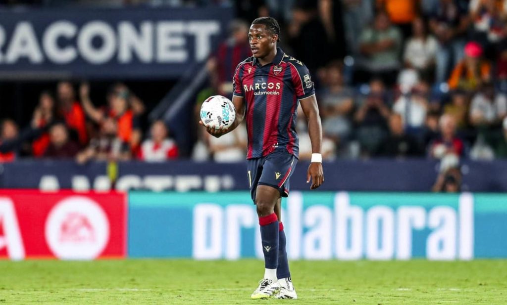 Arsenal đề xuất mua Eyong rồi cho mượn lại