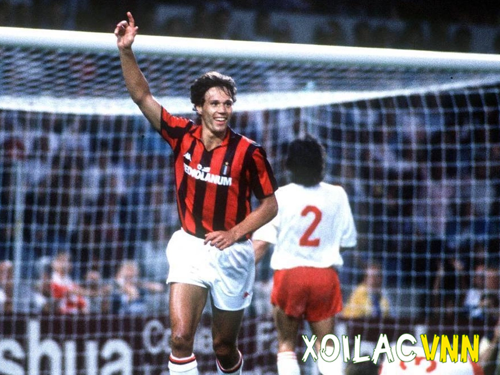 van-basten-khoac-ao-ac-milan