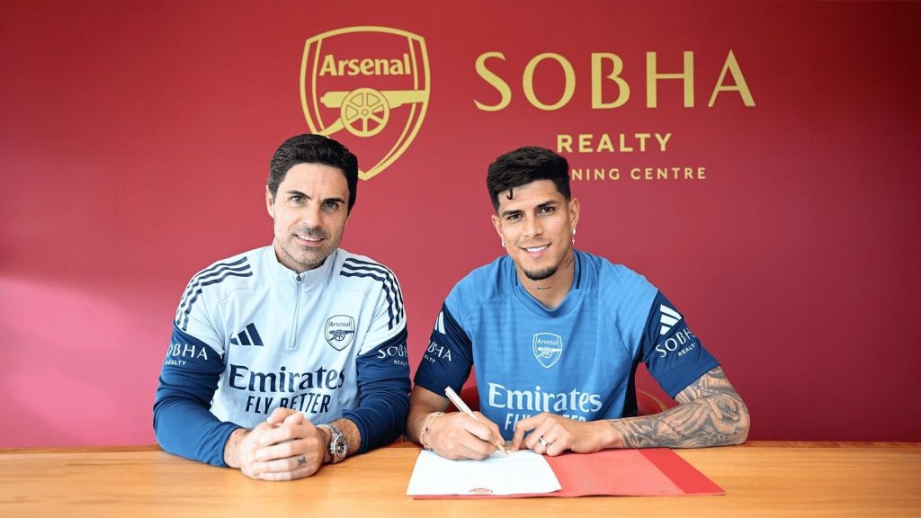 Arsenal được cho là muốn ký hợp đồng dài hạn với Hincapie vào năm 2026